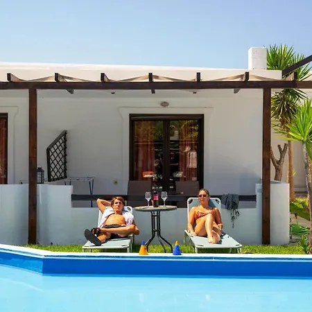 Skiathos Holiday Resort * Скиатос